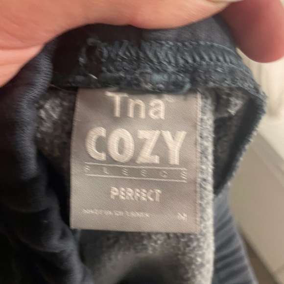 Aritzia TNA sweat shorts size:M dark blue - Picture 3 of 3